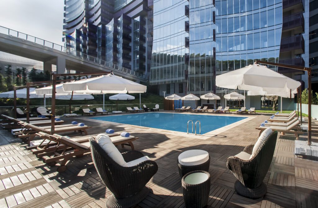 Maslak'ta Etkinlikler İçin Otel Havuz Alanı